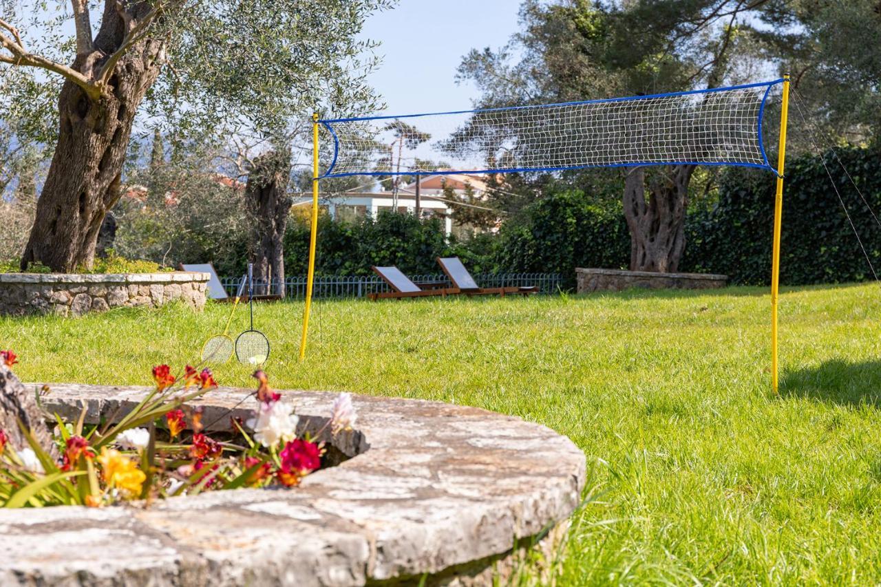 Spyrelia Villa With Private Pool & Outdoor Hot Tub Dassia  Ngoại thất bức ảnh